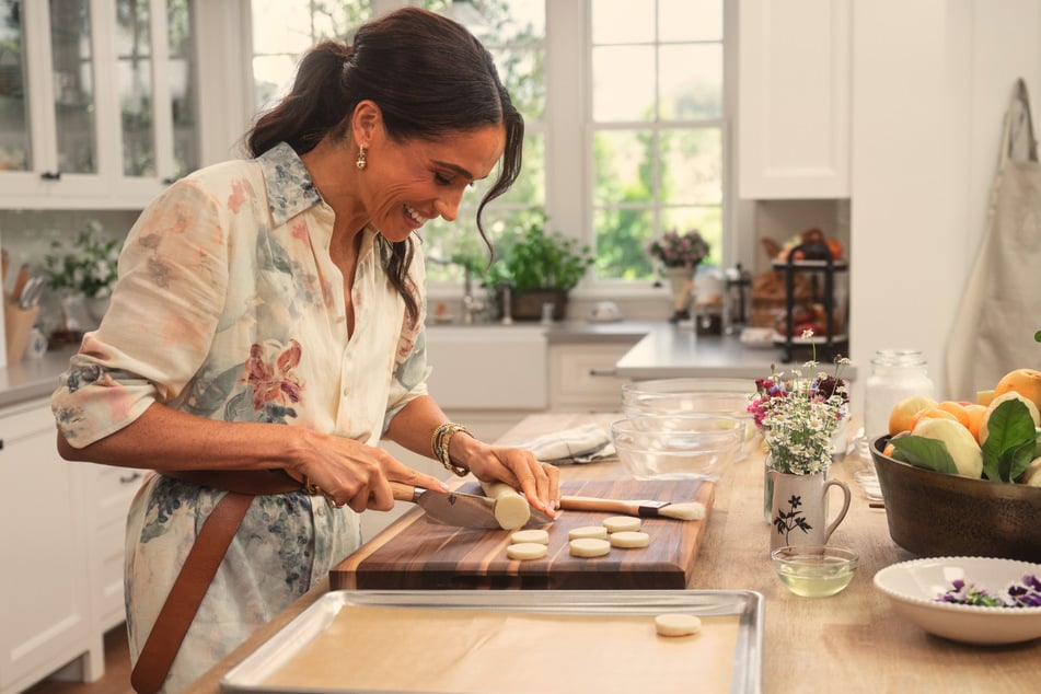 In "With Love, Meghan" erlebt man die Herzogin auch bei Küchenarbeiten und in der DIY-Herstellung.