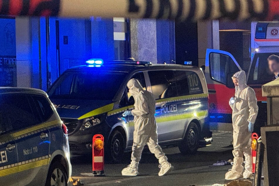 In der Nacht war die Polizei mit umfangreichen Maßnahmen zur Spurensicherung beschäftigt.