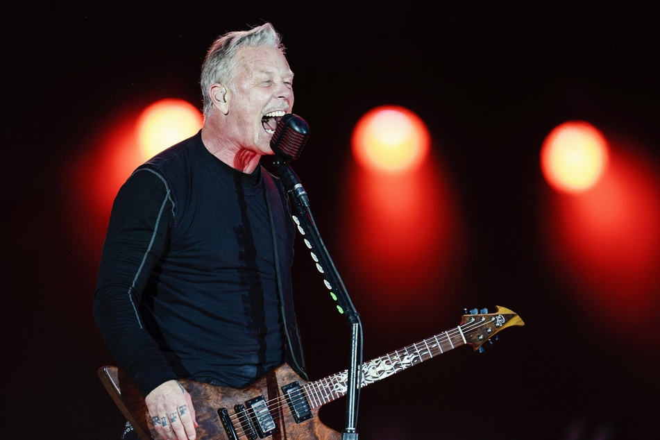 "Metallica"-Sänger James Hetfield (59) wird den Fans in Hamburg einheizen.