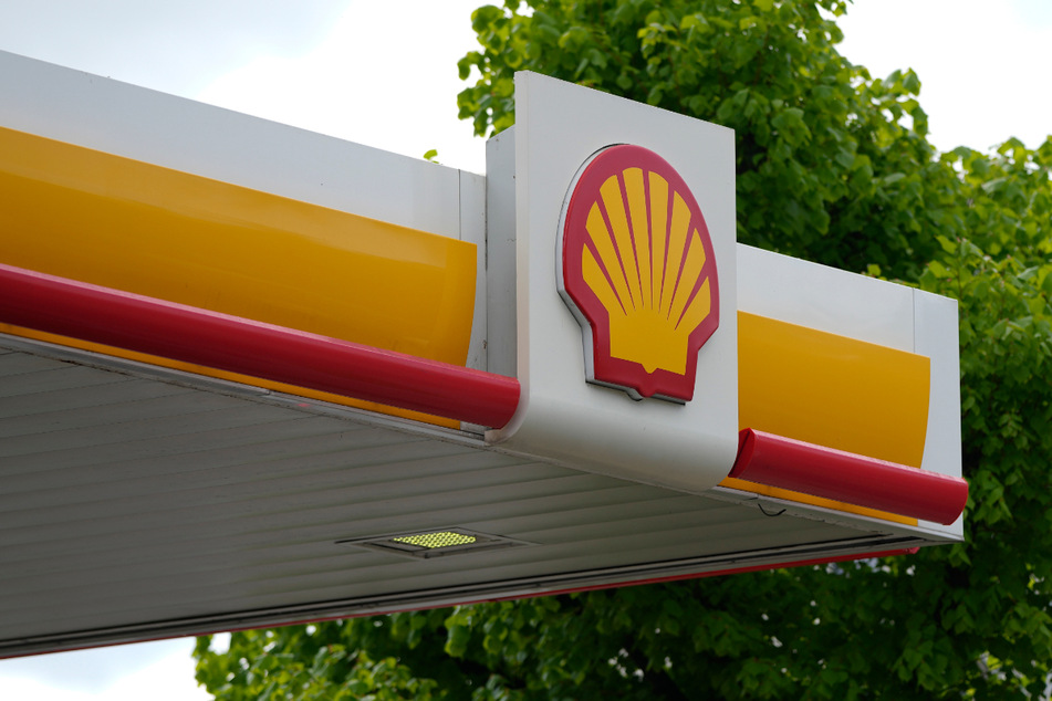 An ostdeutschen Tankstellen wie hier bei Shell könnte es bald noch teurer werden. Der Ölriese gehört zu den Eigentümern der PCK-Raffinerie.