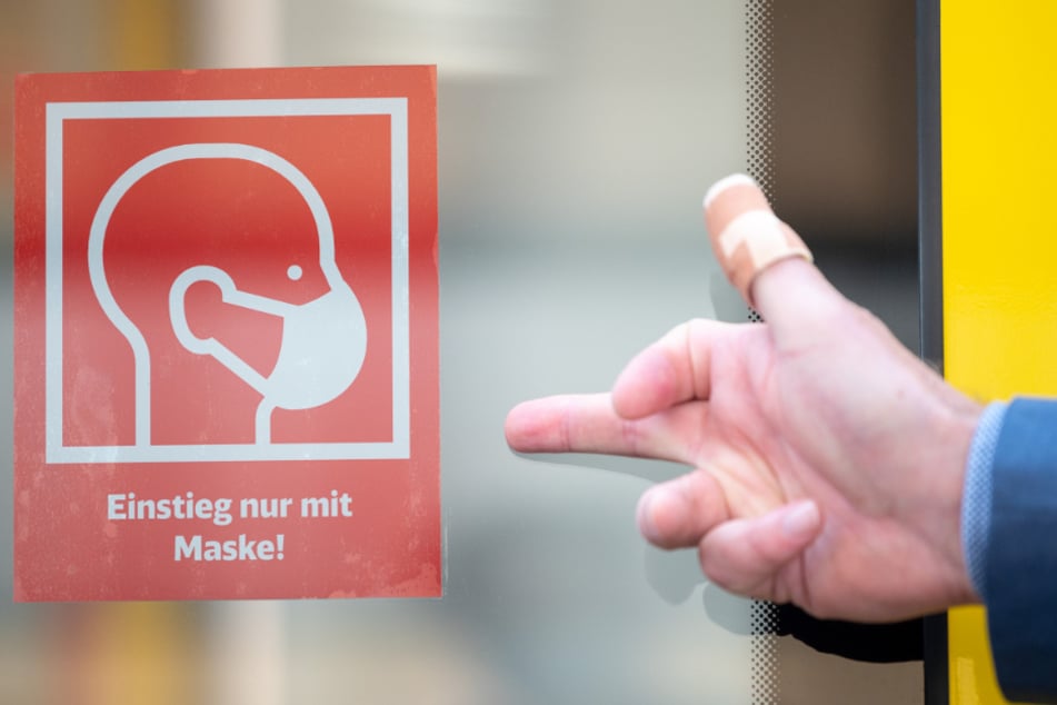 Nicht nur im öffentlichen Nahverkehr herrscht eine Maskenpflicht.