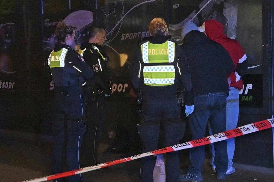 Hamburg: Mann (22) in Hamburg niedergestochen: Drei Festnahmen im Phoenix-Viertel