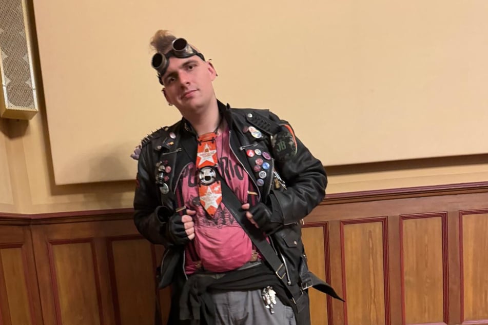 Steven Braun (29, Die Partei) schloss sich der Linken-Fraktion in der Stralsunder Bürgerschaft an.