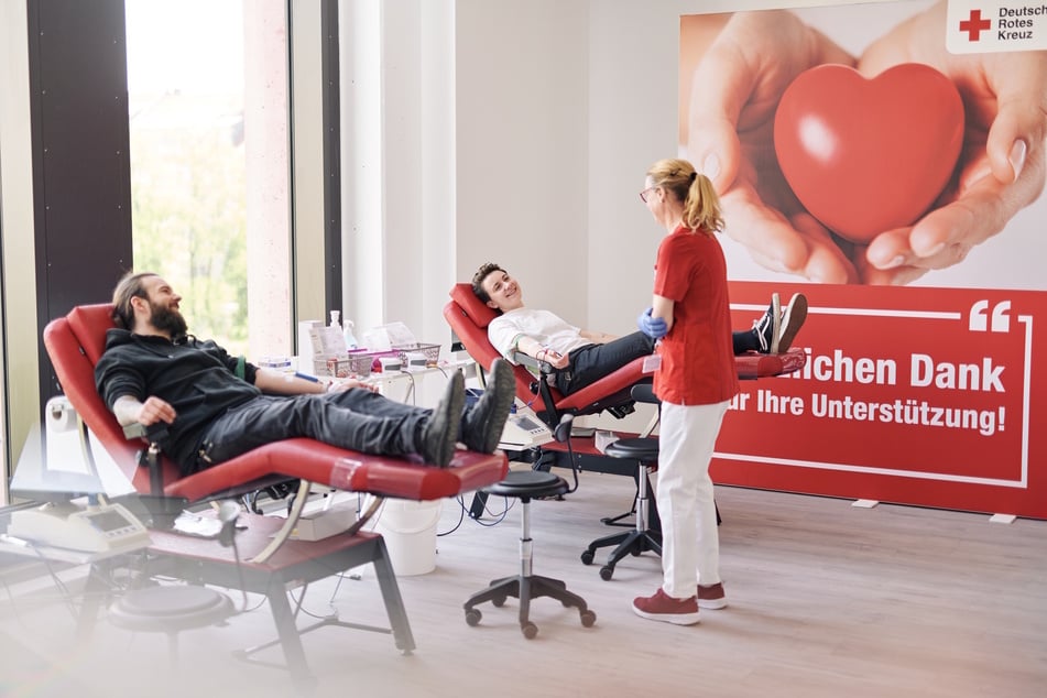 Mit einer Blutspende kann bis zu drei Patienten geholfen werden.