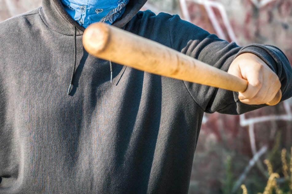 Mit einem Baseballschläger hat ein betrunkener Mann in Gotha seine Ehefrau geschlagen und verletzt. (Symbolbild)