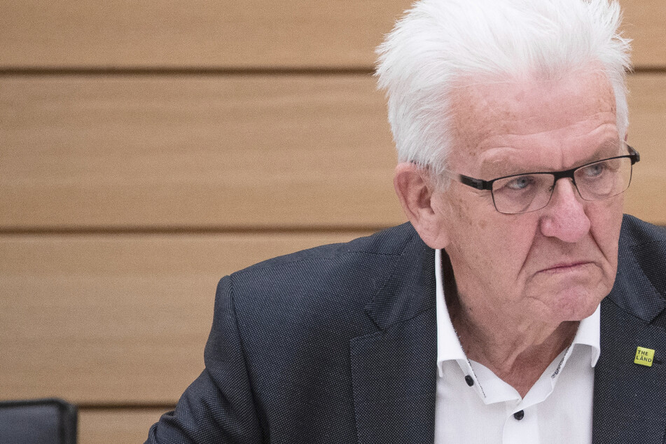 So ernst wie noch nie! Kretschmann stellt verschärfte Corona-Maßnahmen in Aussicht