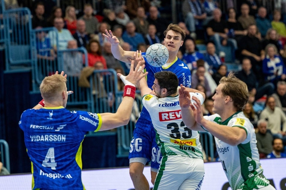 Nationalspieler Julian Köster vom VfL Gummersbach setzte seinen Kreisläufer Elidi Vidarsson im ersten Durchgang immer wieder erfolgreich in Szene.