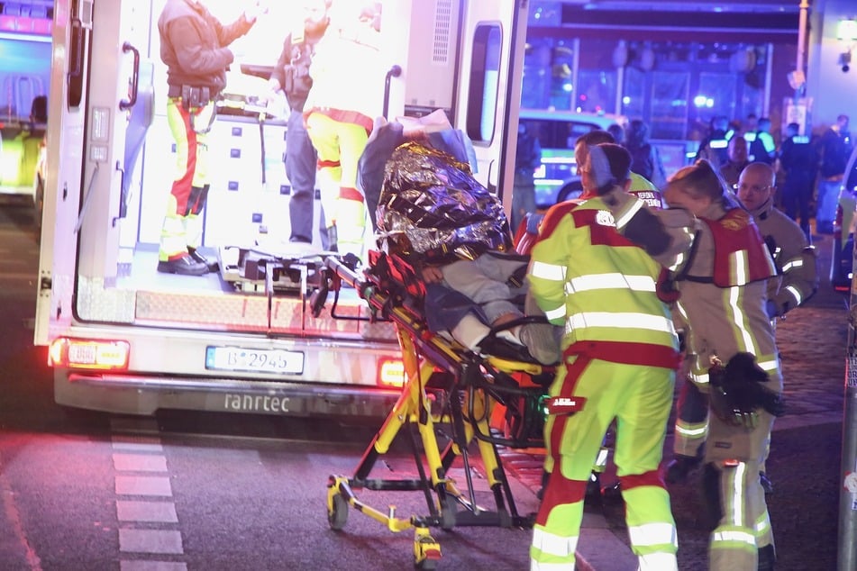 Der Verletzte wurde in ein Krankenhaus gebracht.