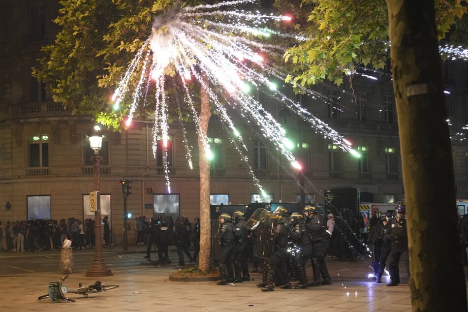 Die Polizei war nach dem CL-Finale auf der Avenue des Champs-Elysees im Einsatz.