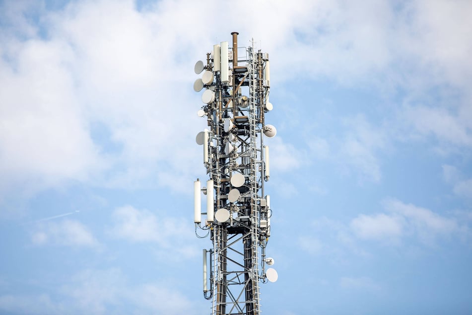 Acht Meter ragt der Funkmast bereits in die Höhe, knapp 42 Meter werden es noch. (Symbolbild)