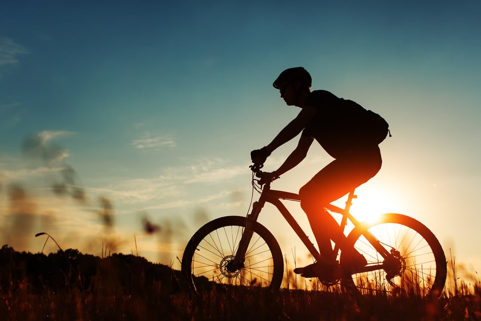 Unter Drogen stehend vor der Polizei abgehauen und einen Unfall verursacht: Ein 29-jähriger Radfahrer hat sich viel Ärger eingehandelt. (Symbolfoto)