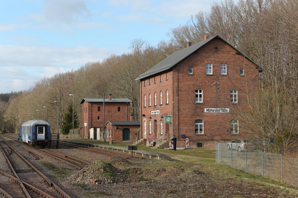 Die Eisenbahnfreunde wollen den Museumsbahnhof Markersdorf-Taura wieder herrichten.