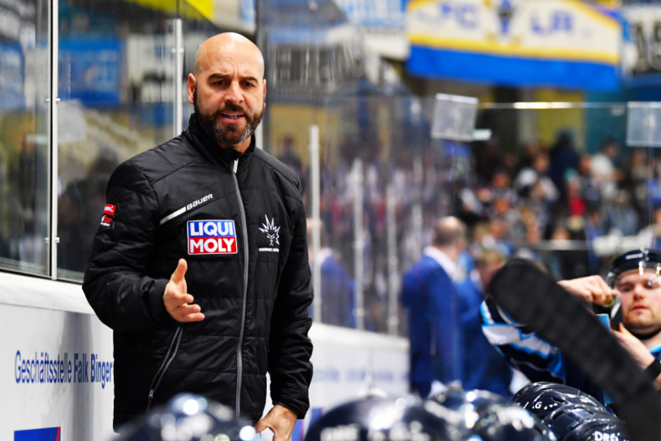 Die Eislöwen werden sich wohl noch gedulden müssen, bis sie wissen, mit welchen Spielern Coach Rico Rossi die neue Saison angehen wird.