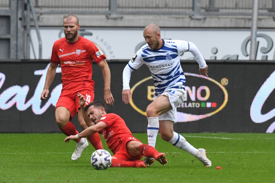 Can Coskun fährt Duisburgs Connor Krempicki in die Parade.