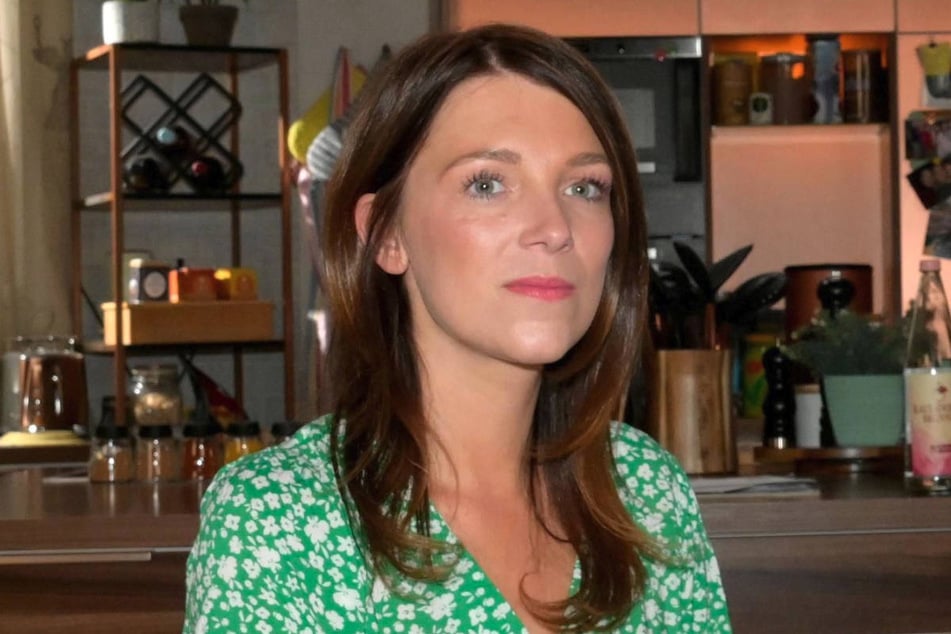 Seit ihrer Rückkehr aus Kambodscha muss Lilly unentwegt an Julian denken.