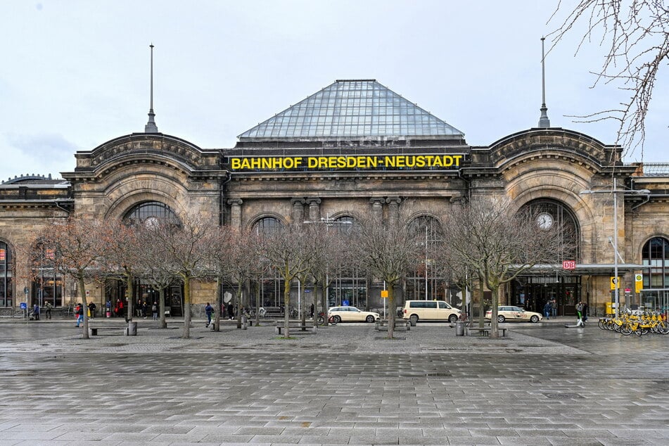 Am Montagabend mussten Bundespolizisten einen Messer-Mann (25) vor dem Bahnhof Neustadt unter Kontrolle bringen. (Archivfoto)