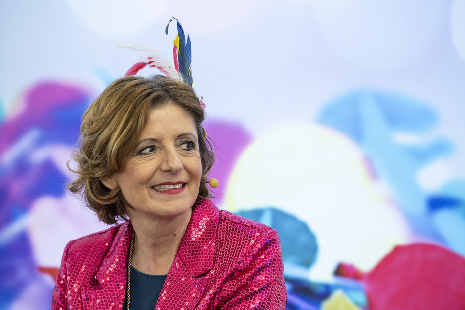 Malu Dreyer (60, SPD), Ministerpräsidentin von Rheinland-Pfalz, hat sich für hohe Bußgelder für Impfdrängler ausgesprochen.