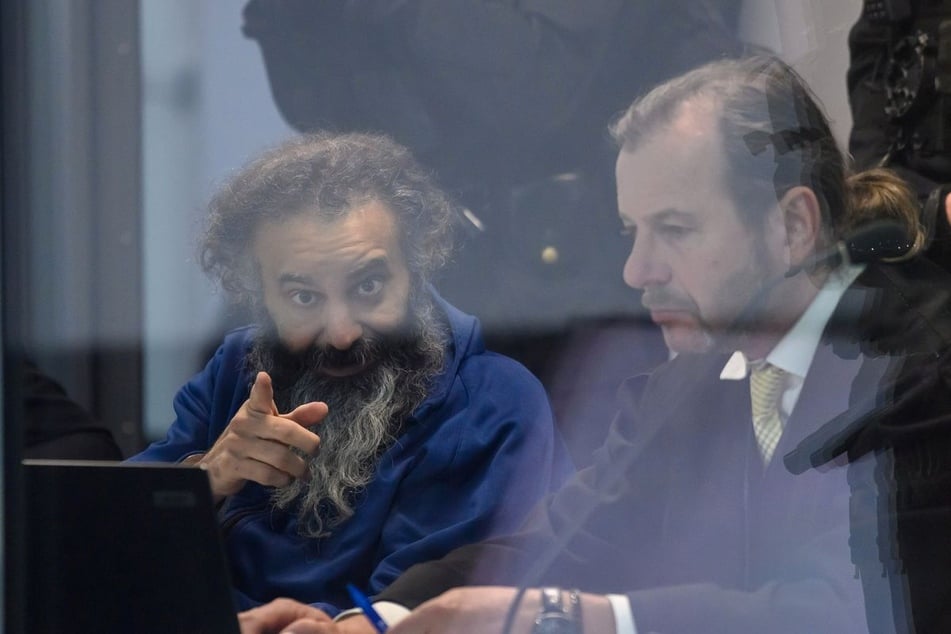 Taleb A. bombardiert Zeugen mit wirren Fragen.