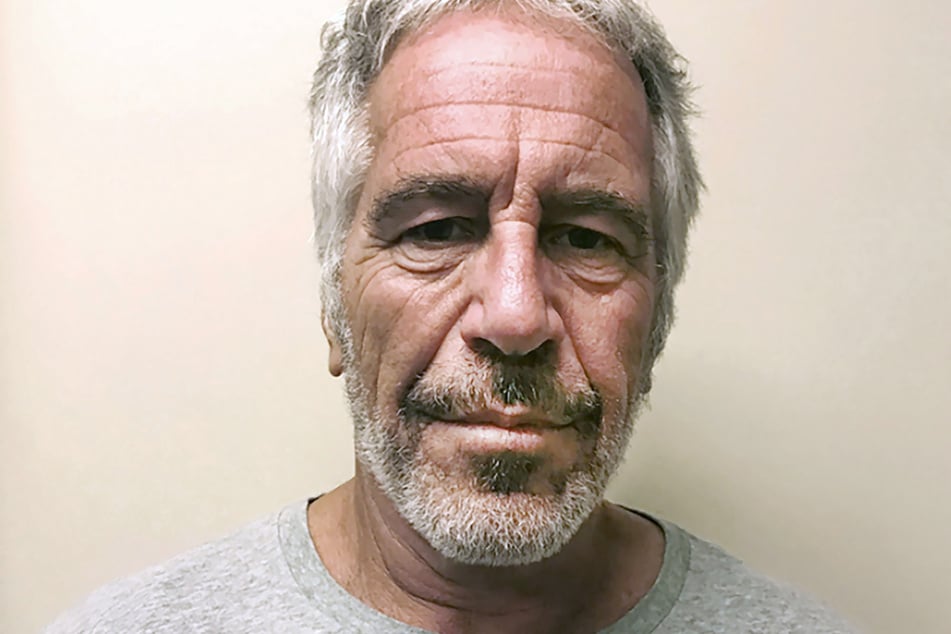 Laura's buyer has also been a guest on Jeffrey Epstein's (†66) island, where sex with minors is said to have taken place.