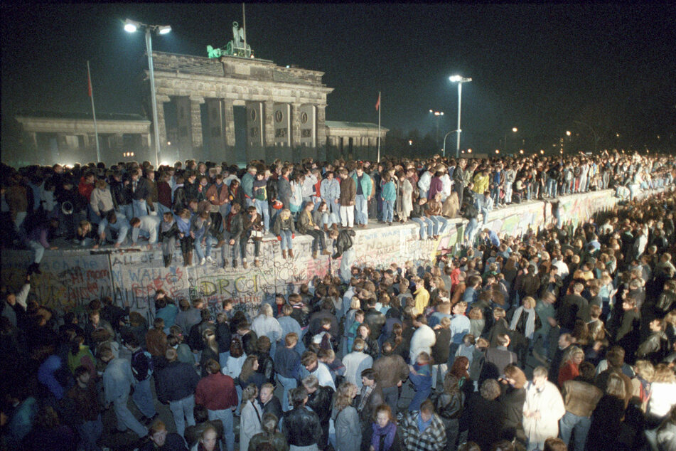 Die Mauer ist offen? Das wollten sich viele Menschen am 9. November 1989 direkt ansehen.