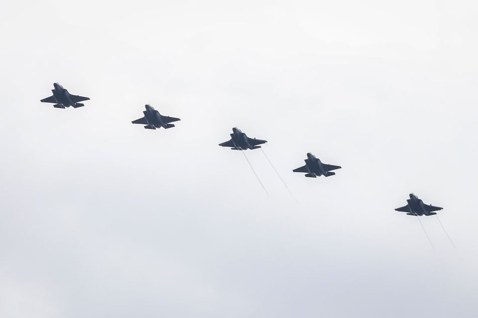 Das iranische Militär droht den USA mit Schlägen gegen regionale Stützpunkte und Verbündete.