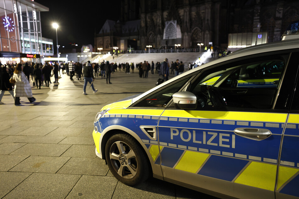 Pöbeleien, Böller und Randalierer: Polizeikräfte zum Jahreswechsel im Dauereinsatz