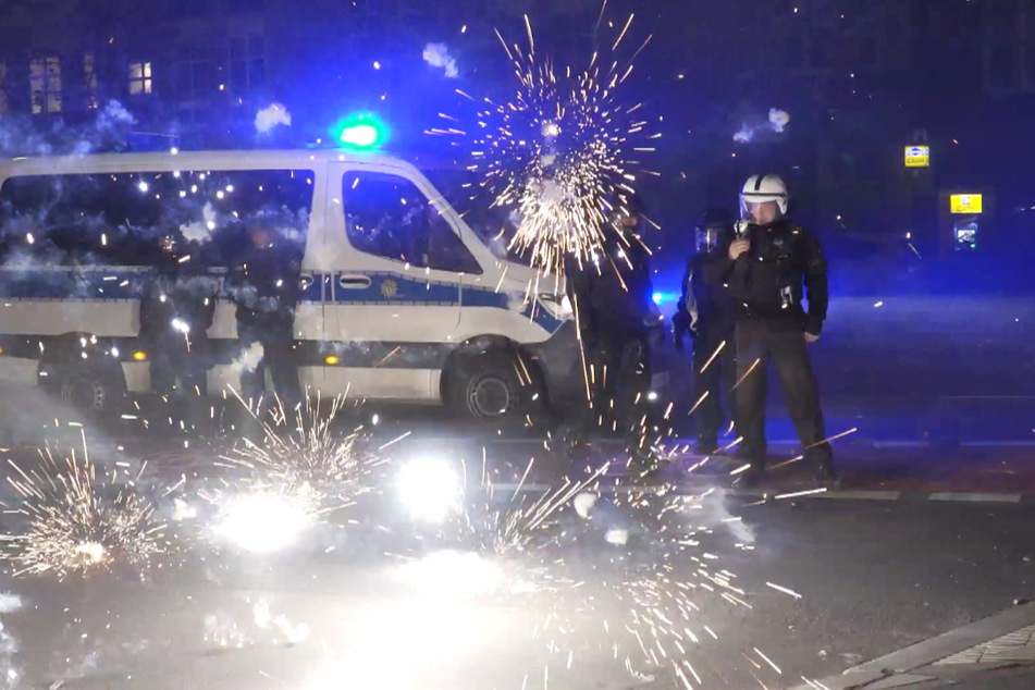 Vergangenes Silvester wurden in Berlin vermehrt Polizei und Rettungskräfte angegriffen.