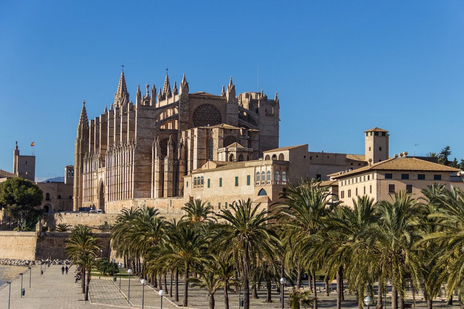 Die Kathedrale der Heiligen Maria in Palma ist unter Touristen sehr beliebt und ein wahrer Publikumsmagnet.