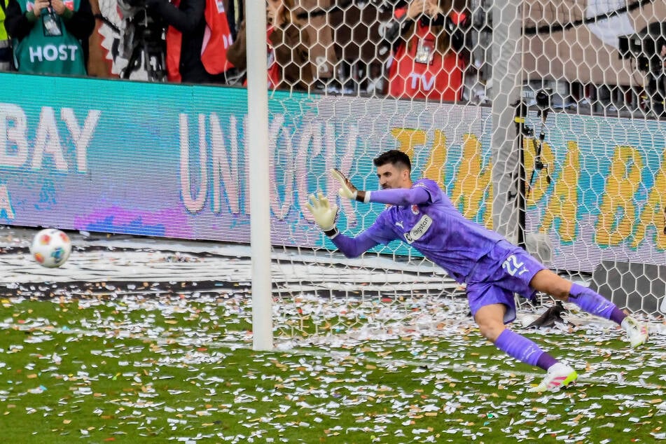 Nikola Vasilj baute am Samstag seine Quote von gehaltenen Elfmeter aus - fünf von sechs. Damit hat er in der Historie der Bundesliga die beste Quote (83 Prozent).