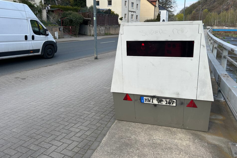 Superblitzer gebietet Rasern an der Stadtgrenze Einhalt