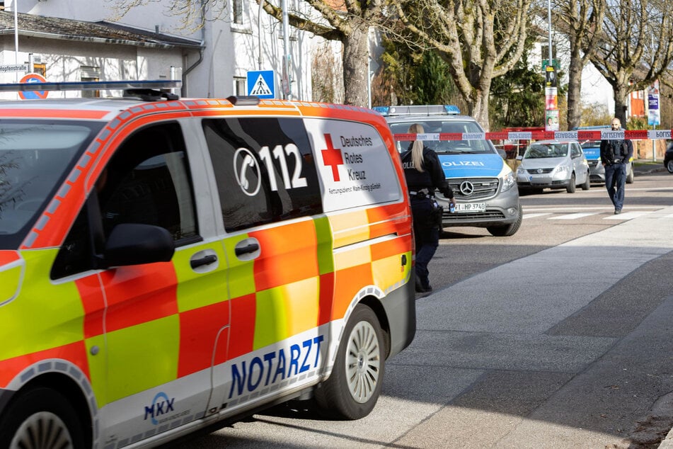 Hubschrauber im Einsatz: Mädchen (9) auf Roller von Auto angefahren und schwer verletzt