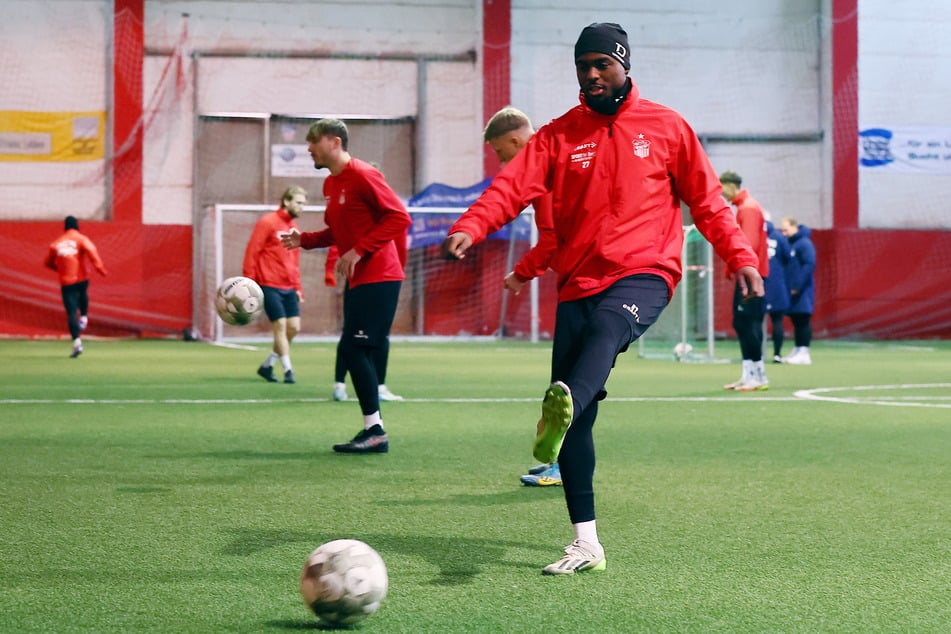 Lloyd-Addo Kuffour (22) stieg nach seiner Schulterverletzung wieder ins Training ein.