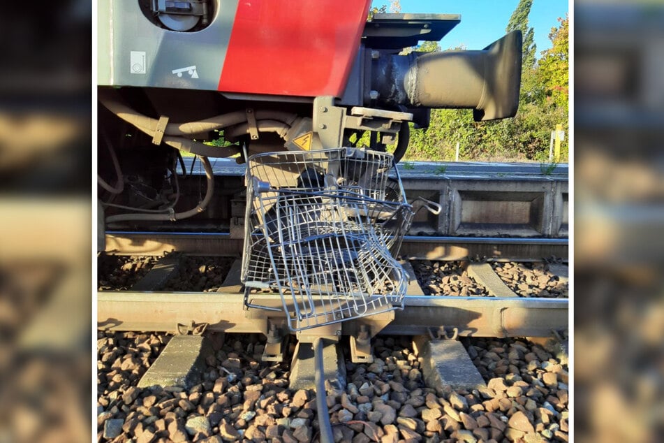 In Magdeburg kollidierte am Sonntag eine RB mit einem Einkaufswagen, der im Gleis lag.