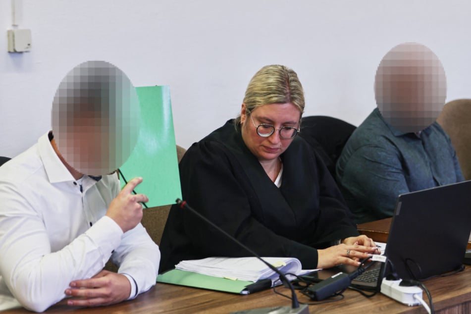 Polizisten prügeln auf betrunkenen Mann ein: Jetzt droht ihnen zehn Jahre Knast!