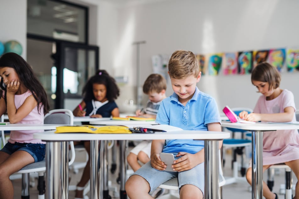Handys in sächsischen Grundschulen, das wollte das BSW verbieten.