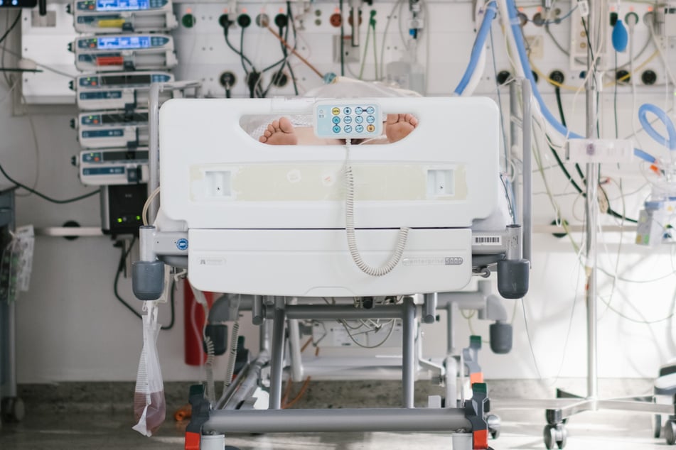 Eine Patientin kam bei dem Brand ums Leben. (Symbolbild)