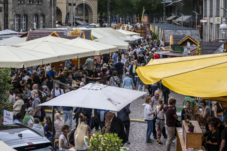 Bereits am ersten Abend war das Chemnitzer Weinfest gut besucht.