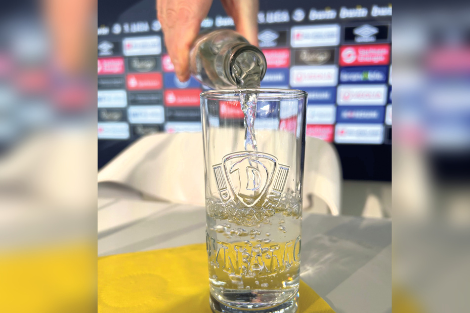 Das Dynamo-Glas: Für die positiven Fans ist es halb voll, für die ängstlichen halb leer. Gegen Lübeck soll es für alle wieder voller werden!