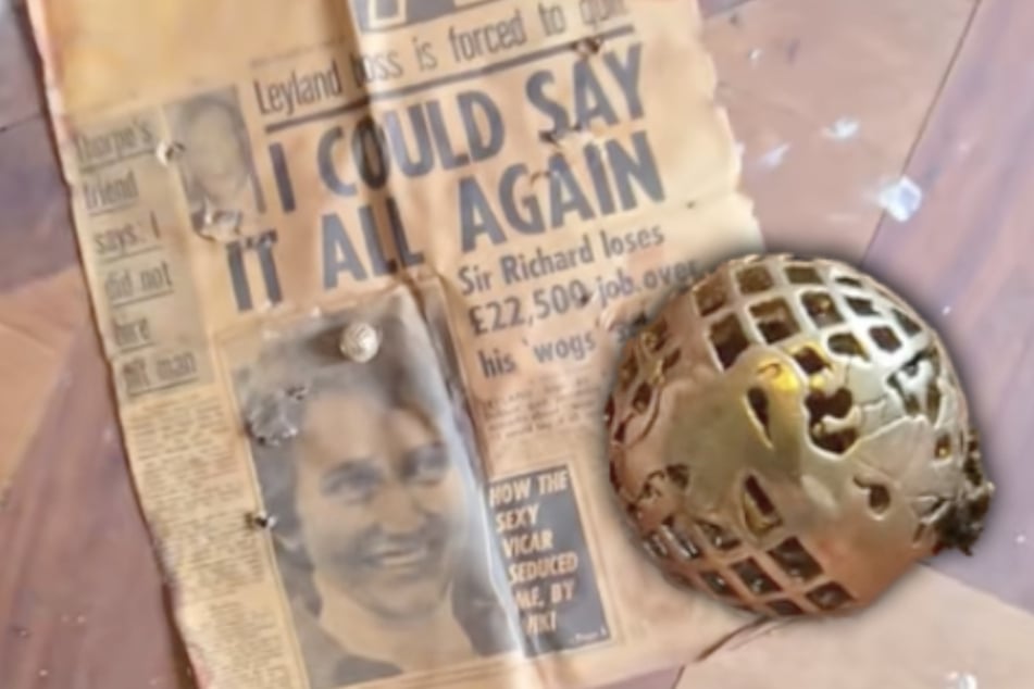 Josh et Emily ont trouvé un journal du 22 octobre 1977 et une boule d'or dans le coffre sous le plancher en bois ancien.