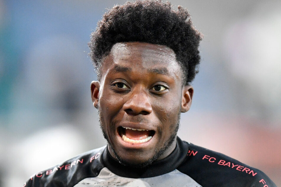 Bayern-Yougster Alphonso Davies (20) wurde nach einer Verletzung im Training zurück nach München geschickt.