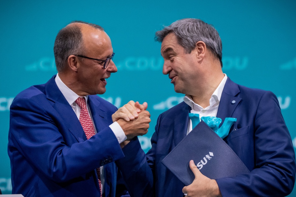 Friedrich Merz (68, CDU) und Markus Söder (57, CSU) wollen das Verbrenner-Aus verhindern. (Archivbild)