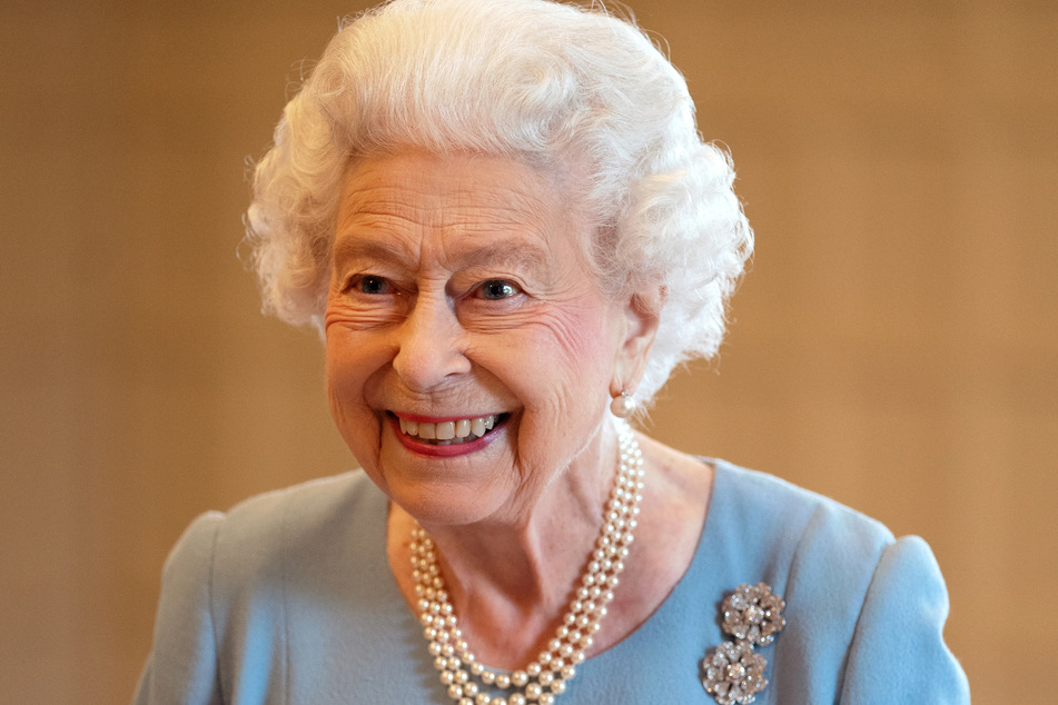 Queen Elizabeth (†96) hat den Historiker 2015 zum Ritter geschlagen.