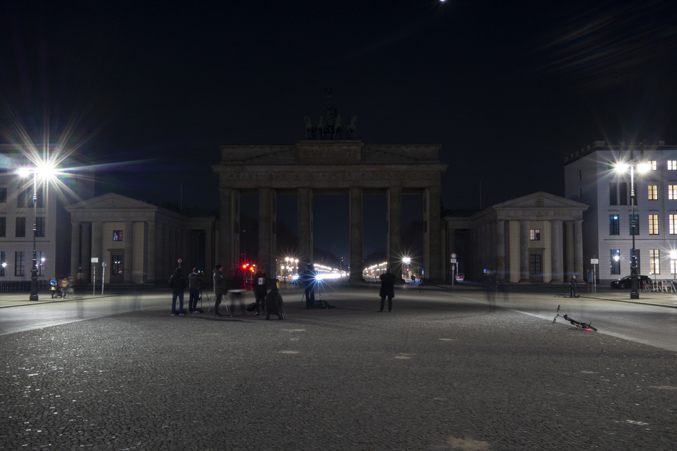 Am Samstagabend stand das Brandenburger Tor für eine Stunde im Dunkeln.