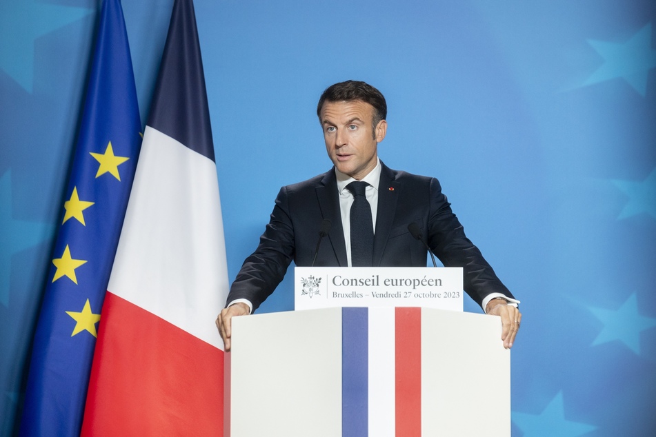 Frankreichs Präsident Emmanuel Macron (45) kritisiert beim EU-Gipfel in Brüssel das "undifferenzierte Bombardement" Israels.