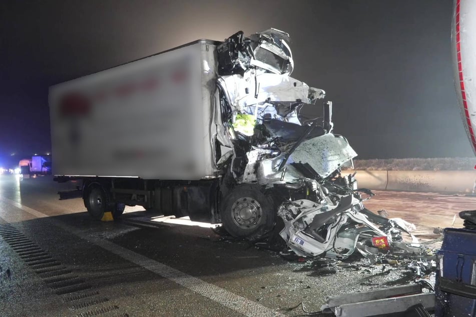 Die Kollision passierte auf Höhe des Parkplatzes Widderstall bei Merklingen (Alb-Donau-Kreis).