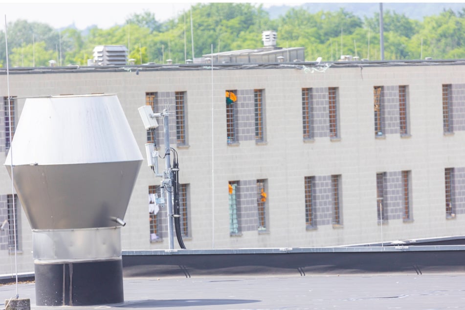 Das sächsische Gesetz für den Strafvollzug hinkt der aktuellen Politik hinterher. Im Knast zu Dresden kam es deshalb zu Problemen mit einer Transfrau.