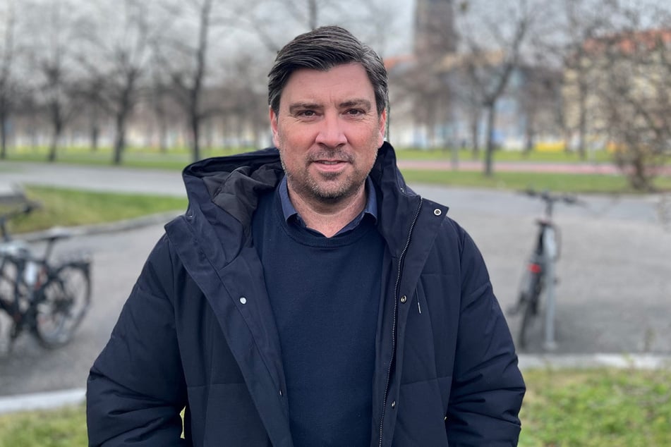 Stadtgrün-Amtsleiter Sascha Döll (45) erklärt den Sanierungsplan.