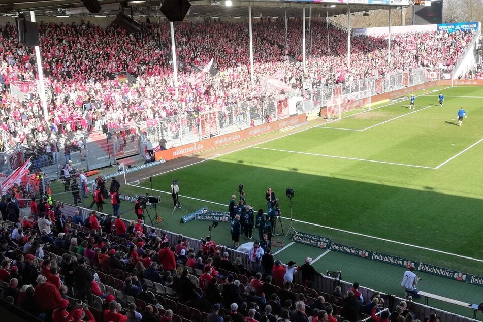 Die Nordwand ist voll und in bester Laune.