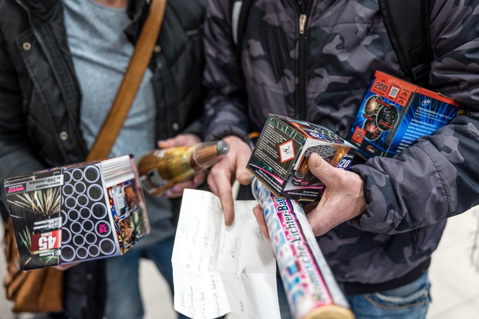 Die Beamten beschlagnahmten Feuerwerk. (Symbolfoto)