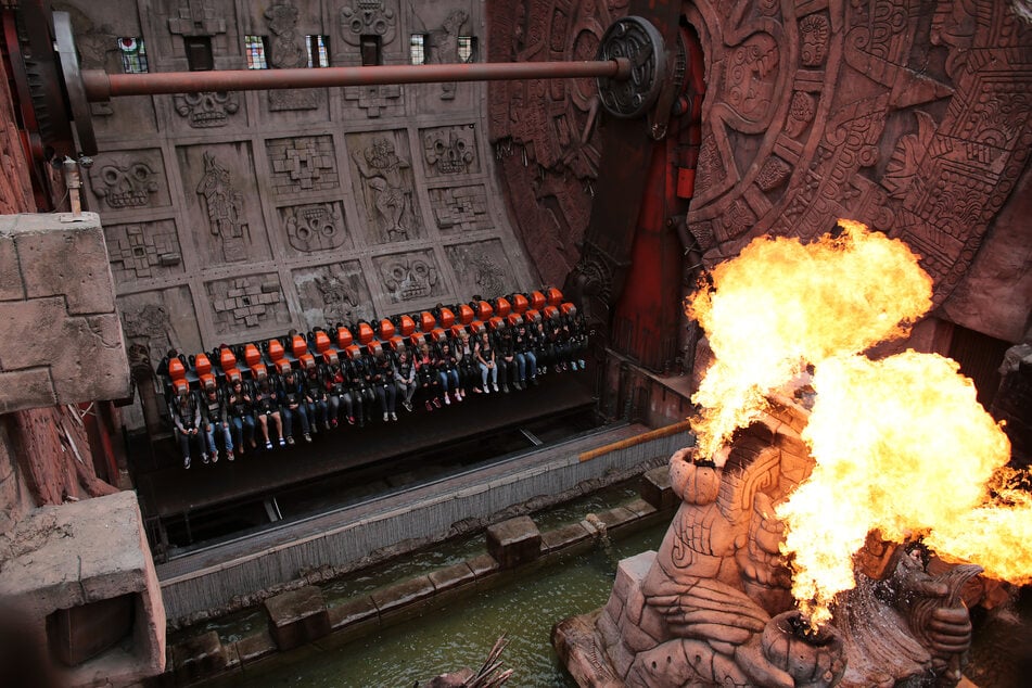 Das "Talocan" gilt seit Jahren als beliebtes Fahrgeschäft im Brühler Freizeitpark "Phantasialand" (Archivbild).